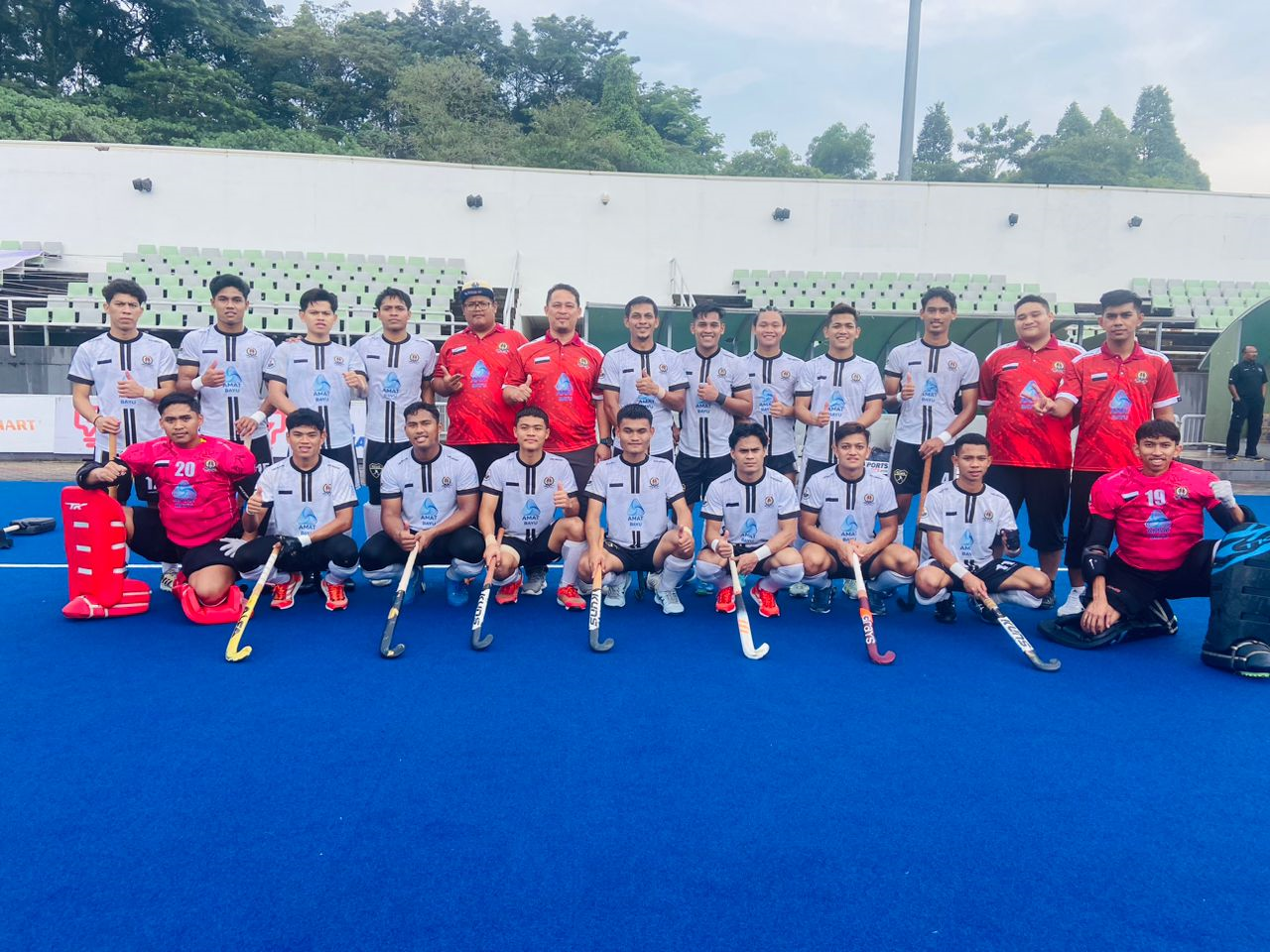 amat bayu sponsors persatuan hoki pahang